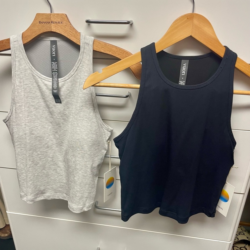2 Vuori pose plyo tanks size small NWT